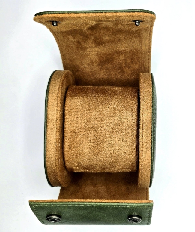 Étui cylindrique de voyage pour une montre en cuir vert