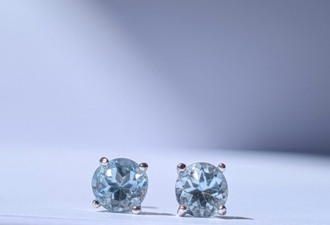 Gilgen &amp; Co - Clous d’oreilles en argent 925 et topazes bleues naturelles