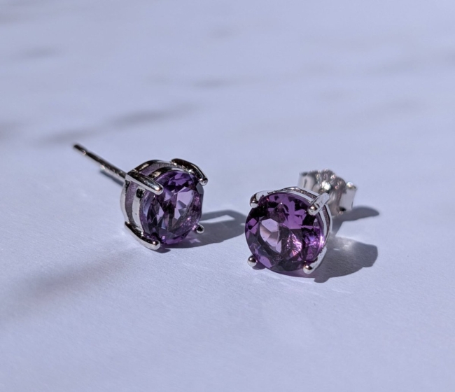 Gilgen &amp; Co - Clous d’oreilles en argent 925 et améthystes violettes naturelles