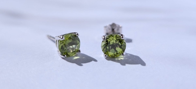 Gilgen &amp; Co - Clous d’oreilles en argent 925 et péridots vertes naturelles