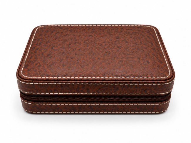 Boite de transport en simili cuir brun  façon autruche pour quatres montre.