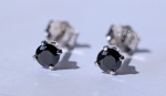 Gilgen &amp; Co - Puces d’oreilles en argent 925 et saphirs noirs naturels